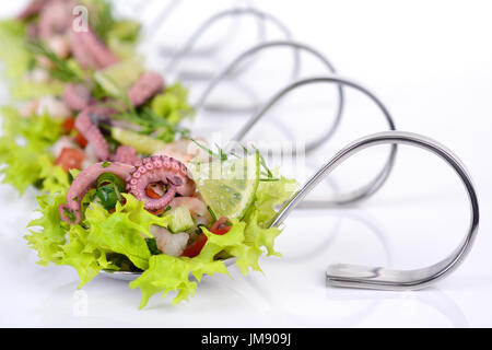 Insalata di mare sulla parte cucchiai Foto Stock