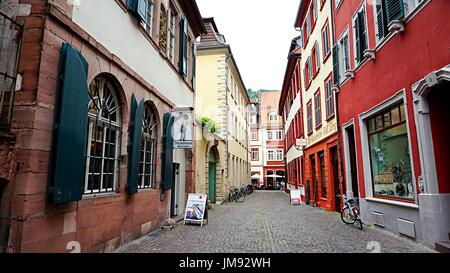 Edifici aziendali nella città vecchia di Heidelberg, Germania Foto Stock