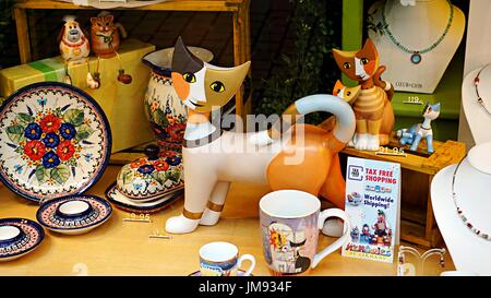 Mercanzie vetrina shop nella città vecchia di Heidelberg, Germania Foto Stock