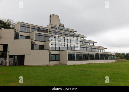 Una vista dell'alloggio blocchi noto come ziggurat sul campus della UEA, Norwich, Regno Unito Foto Stock