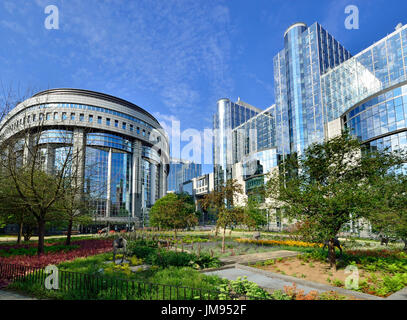 Bruxelles, Belgio. Edificio del Parlamento europeo visto dal Parco Leopold Foto Stock