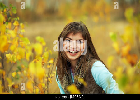 Outdoor ritratto di una donna bellissima Foto Stock