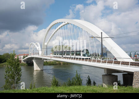 Rheinbrücke der Strassenbahn zwischen Strasburgo und Kehl Foto Stock