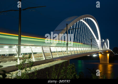 Rheinbrücke der Strassenbahn zwischen Strasburgo und Kehl Foto Stock