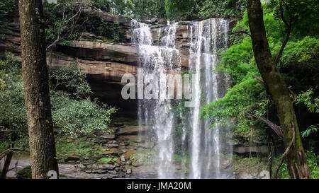 Belle lussureggianti cascate in Thailandia Foto Stock