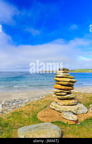 Soleggiata baia di Skaill, Orkney continentale, visto da Skara Brae sito Foto Stock