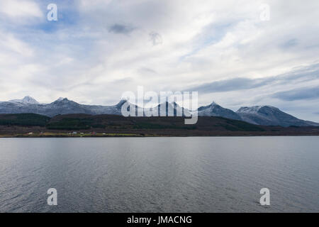 Le sette sorelle è una catena montuosa sull isola di Alsten della contea del Nordland, Norvegia. Foto Stock