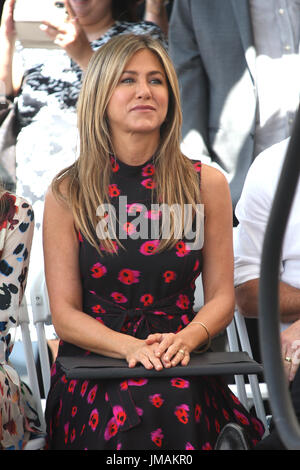 Los Angeles, Ca, Stati Uniti d'America. 26 Luglio, 2017. Jennifer Aniston alla cerimonia in onore di Jason Bateman con il 2,616th della stella sulla Hollywood Walk of Fame a Los Angeles, la California il 26 luglio 2017. Credito: Faye Sadou/media/punzone Alamy Live News Foto Stock