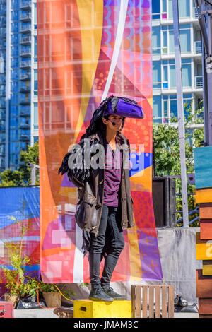 Vancouver, Canada. Xxv Luglio, 2017. Asse di produzione teatrale di Th"owixiya affamati festa piatto sul tamburo è chiamando Festival, Canada 150+ event, Larwill Park, Vancouver, British Columbia, Canada. Credito: Michael Wheatley/Alamy Live News Foto Stock