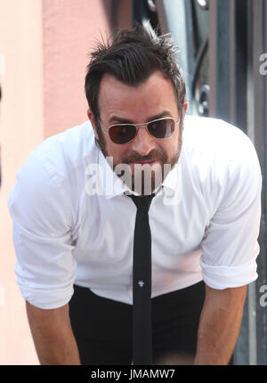 Los Angeles, Ca, Stati Uniti d'America. 26 Luglio, 2017. Justin Theroux alla cerimonia in onore di Jason Bateman con il 2,616th della stella sulla Hollywood Walk of Fame a Los Angeles, la California il 26 luglio 2017. Credito: Faye Sadou/media/punzone Alamy Live News Foto Stock