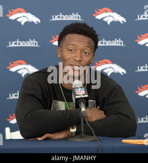 Englewood, Colorado, Stati Uniti d'America. 26 Luglio, 2017. Denver Broncos WR DEMARYIUS THOMAS indirizzo Media durante il Denver Broncos Training Camp Media BBQ presso la struttura UCHealth a valle Colomba mercoledì pomeriggio. Broncos Training Camp inizia giovedì mattina. Credito: Hector Acevedo/ZUMA filo/Alamy Live News Foto Stock