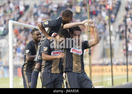 Chester, Pennsylvania, USA. 26 Luglio, 2017. Unione di Philadelphia centrocampista ROLAND ALBERG (10), Philadelphia Unione Defender RAYMON GADDIS (28), e l'Unione di Philadelphia centrocampista ILSINHO (25) celebrare dopo un goal contro il Columbus Crew SC durante la loro partita a Talen Energy Stadium di Chester PA. Credito: Ricky Fitchett/ZUMA filo/Alamy Live News Foto Stock