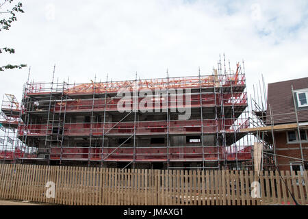 Maidstone, Kent, Regno Unito. Giovedì 27 Luglio 2017.con agenti immobiliari in tutto il paese che soffre di una contrazione del mercato immobiliare la costruzione di nuove case continua sul bordo di Maidstone, Foto Stock