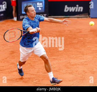 Amburgo, Germania, 27 Luglio 2017: tedesco giocatore di tennis Philipp KOHLSCHREIBER: risultati nei in azione durante la sua seconda manche la vittoria contro Gilles Simon (FRA) durante il German Open 2017 a Amburgo Rothenbaum. Credito: Frank Molter/Alamy Live News Foto Stock