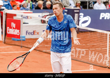 Amburgo, Germania, 27 Luglio 2017: tedesco giocatore di tennis Philipp KOHLSCHREIBER: risultati nei in azione durante la sua seconda manche la vittoria contro Gilles Simon (FRA) durante il German Open 2017 a Amburgo Rothenbaum. Credito: Frank Molter/Alamy Live News Foto Stock