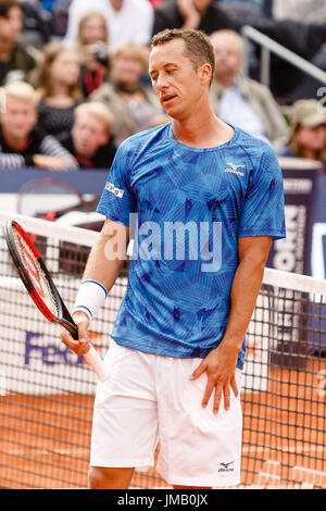 Amburgo, Germania, 27 Luglio 2017: tedesco giocatore di tennis Philipp KOHLSCHREIBER: risultati nei in azione durante la sua seconda manche la vittoria contro Gilles Simon (FRA) durante il German Open 2017 a Amburgo Rothenbaum. Credito: Frank Molter/Alamy Live News Foto Stock