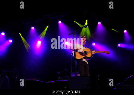 Cambridge, Regno Unito. 27 luglio, 2017. inglese il cantante-cantautore benjamin Francesco a leftwich suona presso il festival del folk di Cambridge 2017. Credito: Richard etteridge/alamy live news Foto Stock