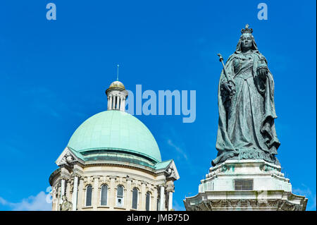La regina Victoria statua e parte dello scafo town hall Foto Stock