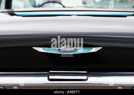 1962 Ford Thunderbird estremità posteriore logo alato astratta. Classic American T bird dettaglio Foto Stock