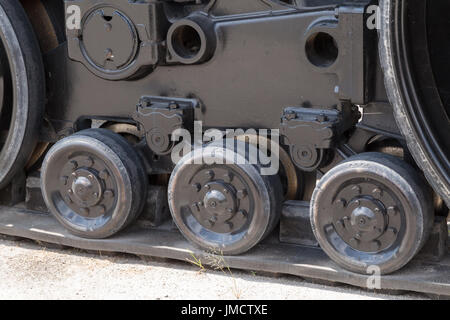 Fattoria di cingolati trattore ruote da strada Foto Stock