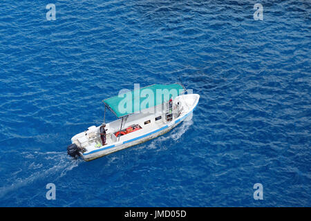 Barca da pesca tornando a riva, Cozumel, Messico Foto Stock