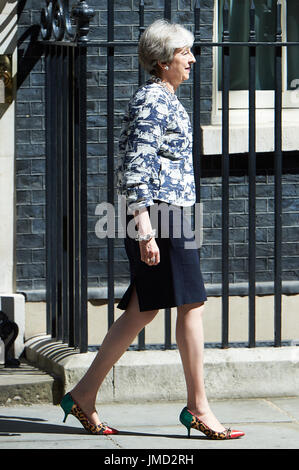 Theresa Maggio saluta la DUP a Downing Street con: Theresa Maggio dove: Londra, Regno Unito quando: 26 giu 2017 Credit: Alan West/WENN.com Foto Stock