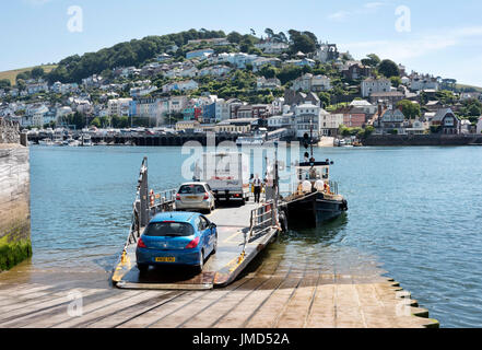 Il Dartmouth a Kingswear traghetto per auto lascia da Bayards Cove, Dartmouth, Devon, Regno Unito Foto Stock