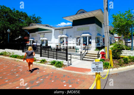 Storico Mount Mt. Dora Florida downtown Donnelly segnaletica stradale alle imprese indicazioni Foto Stock