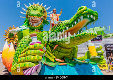 Barranquilla Colombia - Febbraio 25, 2017 : le persone che partecipano alla sfilata della festa di carnevale di Barranquilla Atlantico Colombia Foto Stock