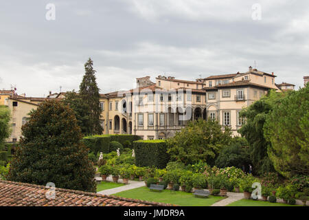 L'Italia, Lucca - 18 Settembre 2016: il punto di vista del Palazzo Pfanner il 18 settembre 2016 a Lucca, Toscana, Italia. Foto Stock