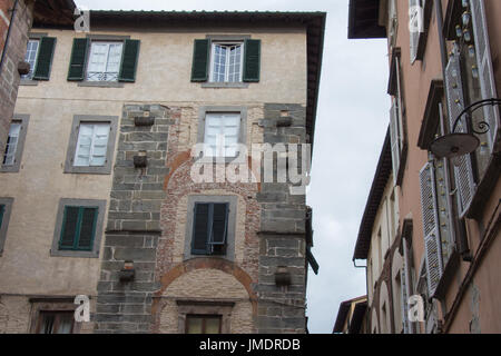 L'Italia, Lucca - 18 Settembre 2016: la vista dettagliata del vecchio edificio a Lucca il 18 settembre 2016 a Lucca, Toscana, Italia. Foto Stock