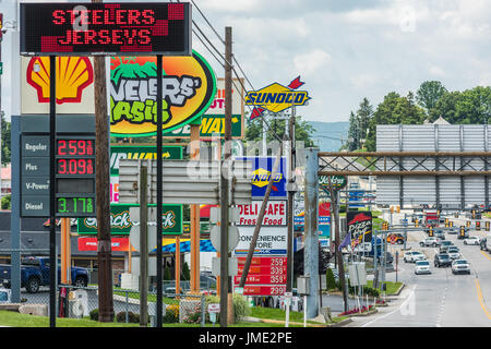 Indicazioni stradali su US30 in Breezewood Foto Stock