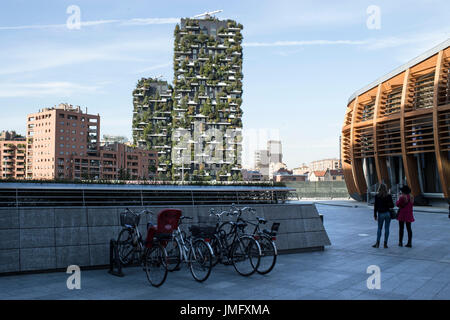 L'Italia, Lombardia, Milano, Bosco Verticale da Gae Aulenti square Foto Stock