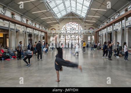 Europa, Francia, Parigi, LE 104 un museo e un centro culturale Foto Stock