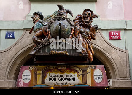 Praga - 13 aprile: ingresso in teatro nazionale delle marionette con museo su Aprile, 2013 a Praga, Repubblica Ceca Foto Stock