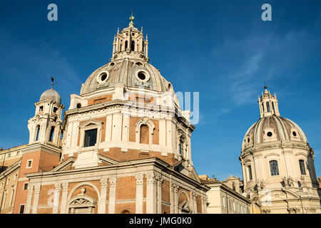 Italia Lazio Roma, Piazza Venezia e la CHIESA DI SANTA MARIA DI LORETO Foto Stock