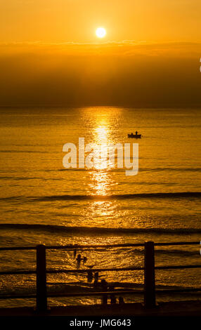 Sunrise costiera a Sandsend Foto Stock