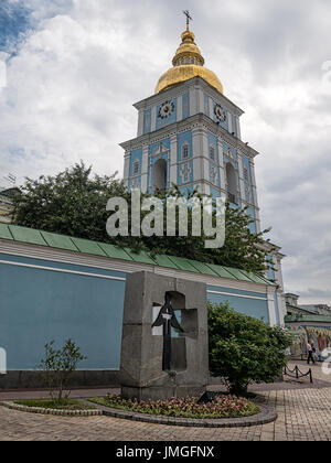 KYIV, UCRAINA - 11 GIUGNO 2016: Commemorazione commemorativa di Holodomor (Grande carestia) nei pressi del monastero di San Michele con la cupola dorata a Kiev, Ucraina Foto Stock