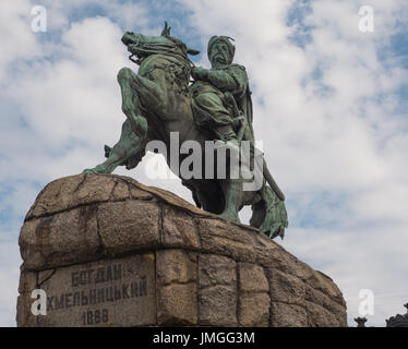 KIEV, UCRAINA - 11 GIUGNO 2016: Primo piano del Monumento di Bohdan Khmelnytsky in Piazza Sophia Foto Stock