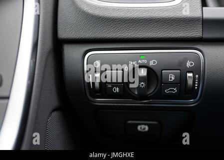 Close up sui fari di automobile del pannello di controllo Foto Stock