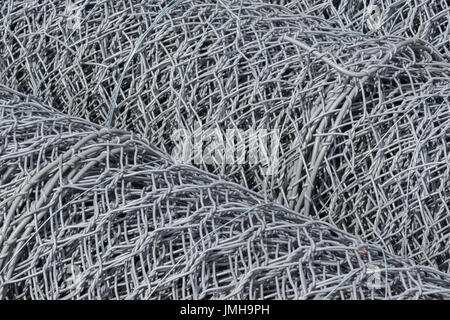 Tenacizzati maglia di filo usato per trattenere scogliera frane e in generale il compito di frana e cliff stabilizzazione. Foto Stock