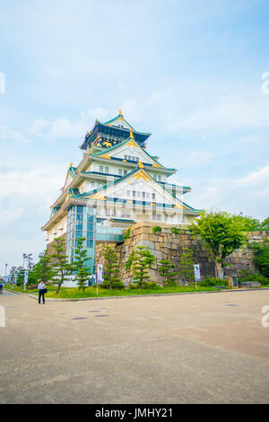 OSAKA, Giappone - 18 luglio 2017: il Castello di Osaka a Osaka, in Giappone. Il castello è uno del Giappone più famosi punti di riferimento Foto Stock