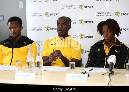 (Sinistra-destra) Team della Giamaica Jaheel Hyde, Don Quarrie e Danielle Williams nel corso di una conferenza stampa alla Università di Birmingham. Stampa foto di associazione. Picture Data: giovedì 27 luglio, 2017. Vedere PA storia SOCCER Watford. Foto di credito dovrebbe leggere: Aaron Chown/filo PA. Foto Stock