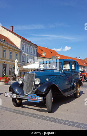 Croazia samobor, 17 luglio 2011: Ford y classic car dal 1932 , ''14. oldtimer rally'' in Samobor, Croazia Foto Stock