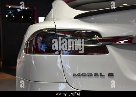 Questa è una Tesla Motors Model S, luce di posizione posteriore vista, 2017 in Taipei, Taiwan show room. Foto Stock