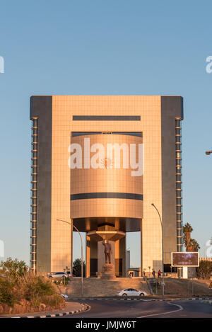 A Windhoek, Namibia - Giugno 16, 2017: l'indipendenza Memorial al tramonto, a Windhoek, la città capitale della Namibia Foto Stock