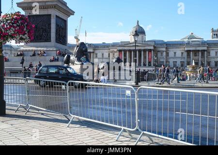 Londra, Regno Unito. 27 Luglio, 2017. Preparazione nel centro di Londra per cavalcare prudenziali London 2017 che avviene tra il 28-30 luglio. Credito: Claire Doherty/Pacific Press/Alamy Live News Foto Stock