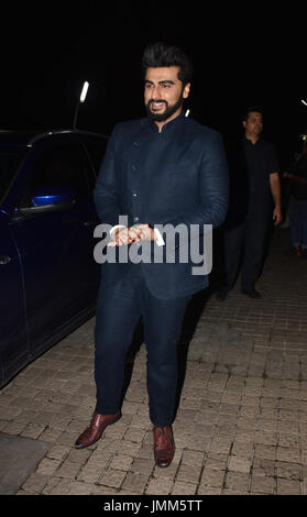 Mumbai, India. 27 Luglio, 2017. Bollywood actre Arjun Kapoor pongono durante la speciale proiezione del film 'Mubarakan' al cinema PVR, Juhu di Mumbai. Foto Stock