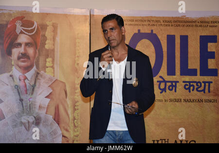 Mumbai, India. 27 Luglio, 2017. Attore di Bollywood Akshay Kumar durante il lancio del rimorchio di film wc: Ek Prem Katha (inglese: WC - Una storia di amore) PVR cinema, Juhu di Mumbai. Foto Stock