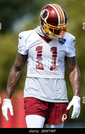 Richmond, VA, Stati Uniti d'America. 27 Luglio, 2017. Washington Redskins wide receiver Terrelle Pryor (11) passeggiate fuori campo durante esercitazioni al giorno due del 2017 training camp a Bon Secours facility in Richmond, Virginia Credit: csm/Alamy Live News Foto Stock